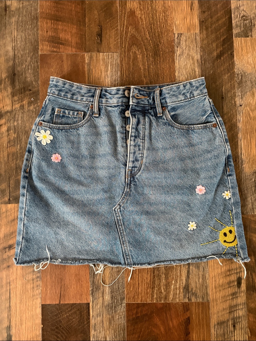 OLD NAVY Womens Denim Mini Skirt with Embroidered Flowers & Sun
